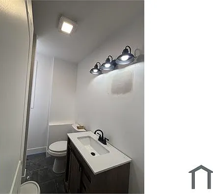 4 bed, $2,500 — Photo 2