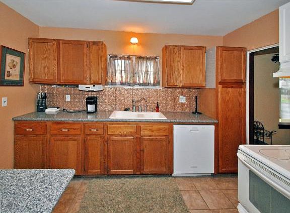 2nd image of 2584 5th Ave E