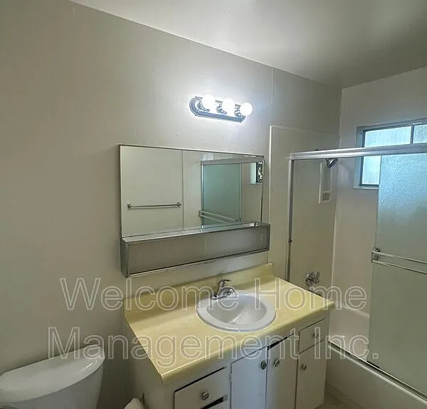 429 Smalley Ave #5 — Photo 5