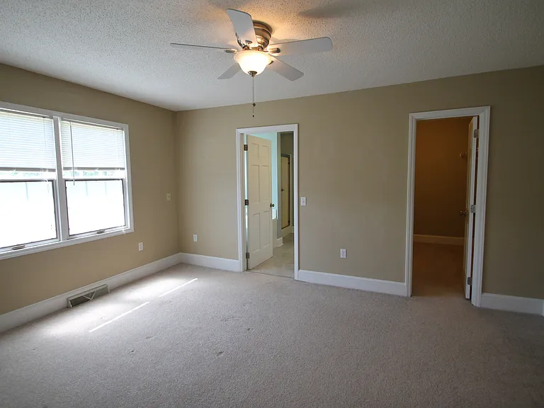 106 Elliott St W — Photo 6