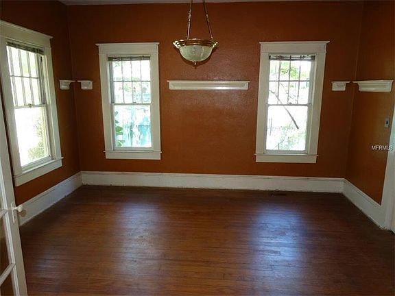 5th image of 919 Magnolia St