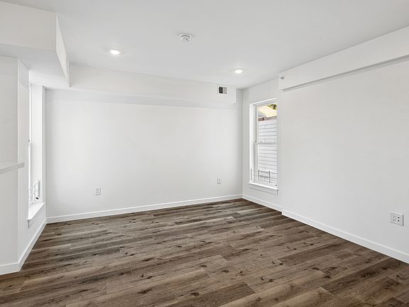 4th image of 240 E Girard Ave #9