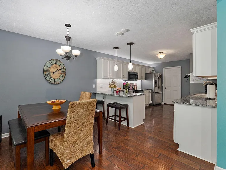 404 E Valley View Rd — Photo 13