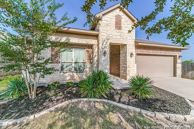 3 bed, 2.0 bath, 2196 sqft, $2,850 — Photo 2