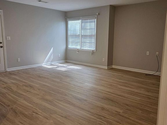 3rd image of 3860 Brookview Point