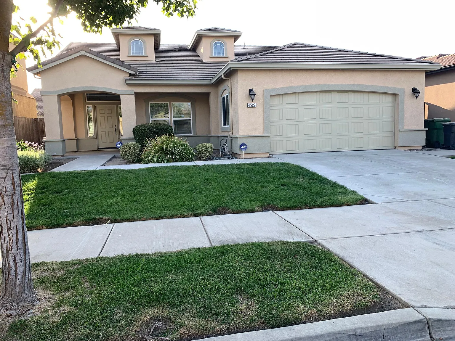 4527 Falcon Crest Way photo 1