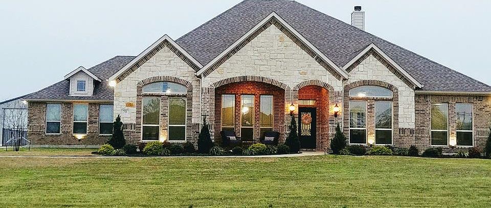 1st image of 70 Thornwood Ln