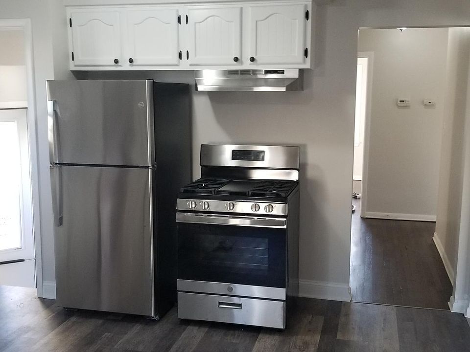 1st image of 4919 Torrington Ave