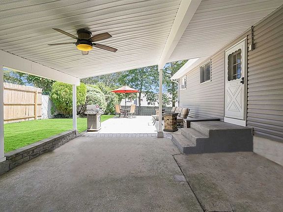5th image of 229 Maplecrest Dr