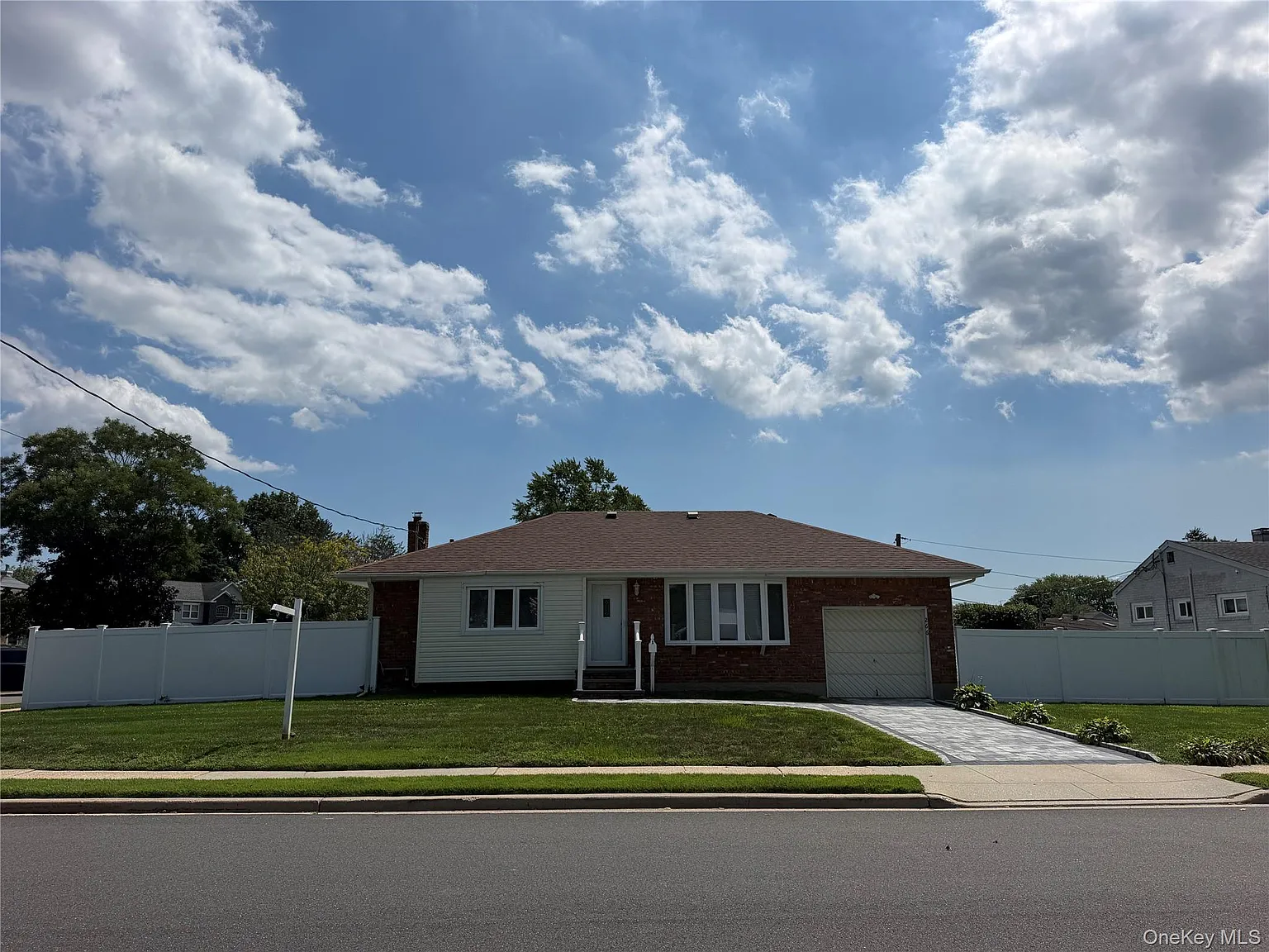 3 bed, 2.0 bath, 971 sqft, $3,900 — Photo 1