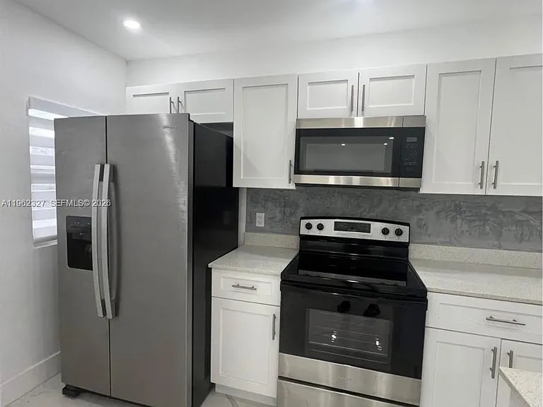 1015 S 17th Ave #10 — Photo 3
