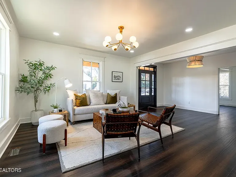 1017 Thompson Pl — Photo 5