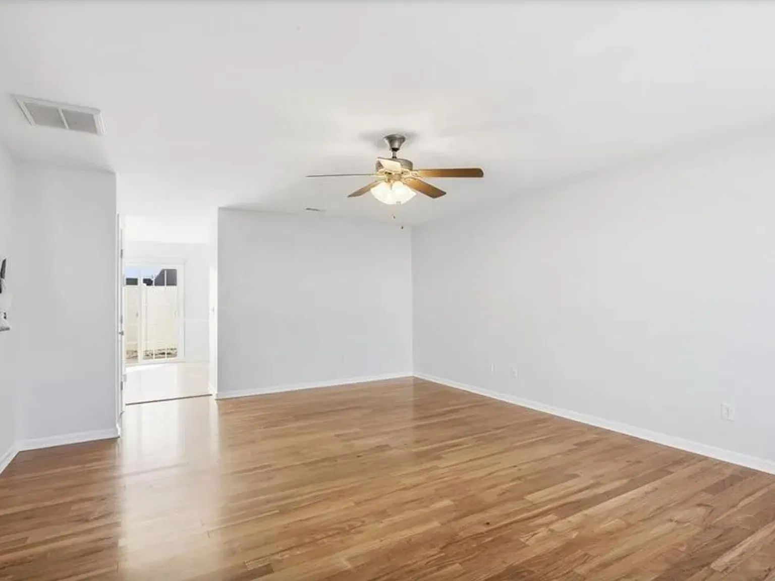3 bed, 1360 sqft, $1,850 — Photo 4