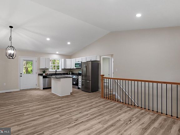 4th image of 424 Stone Ridge Rd
