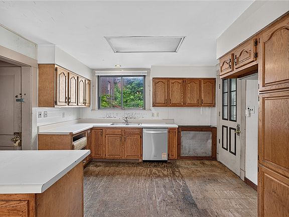4th image of 2618 Perrysville Ave