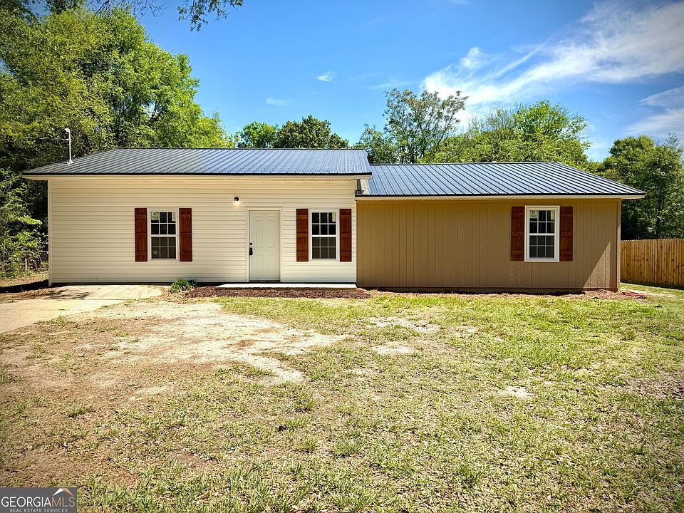 1st image of 118 Pinecone Dr