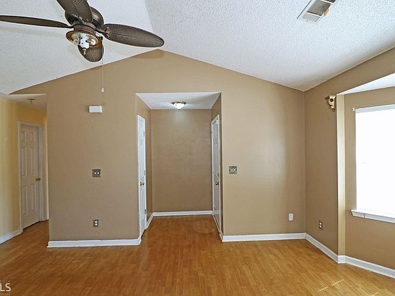 3rd image of 204 Bonnies Way