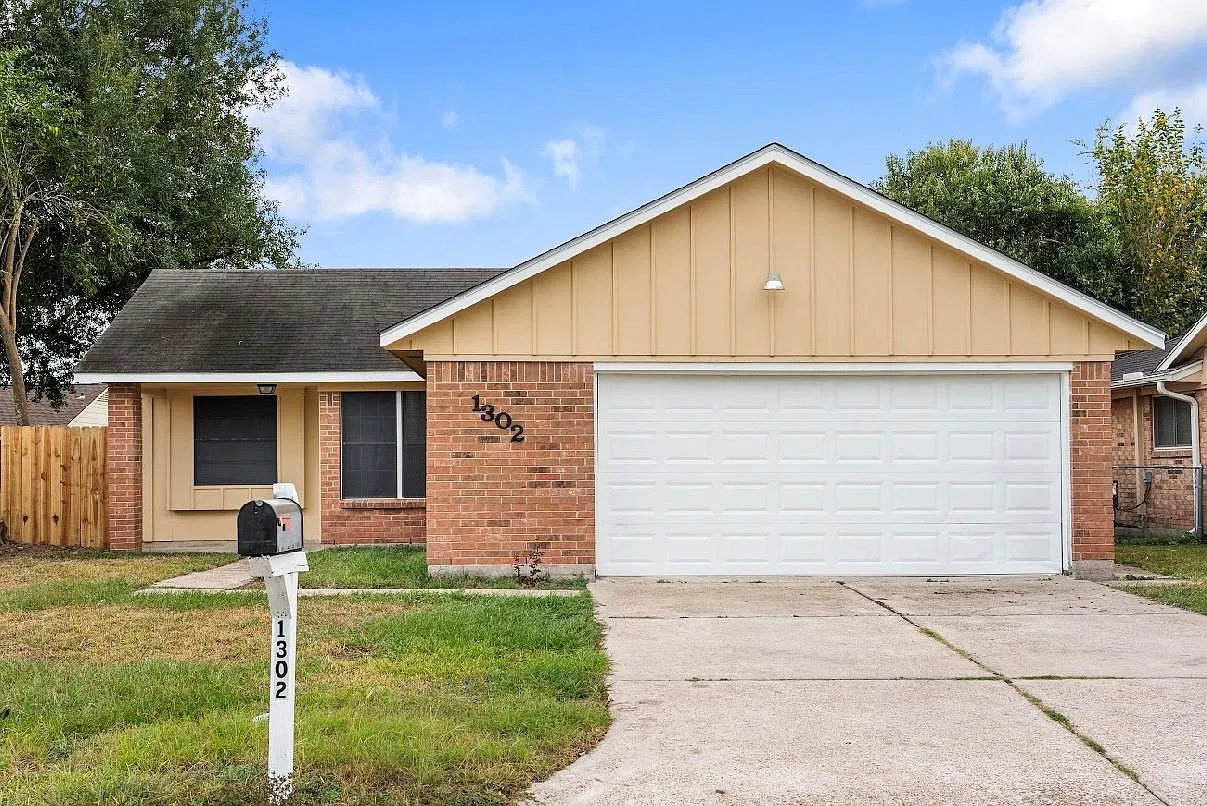 3 bed, 1.5 bath, 980 sqft, $1,850 — Photo 2