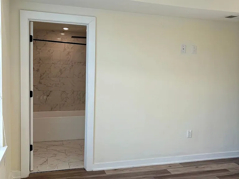 Stunning New Luxury Apartments at The Vienna — Photo 131