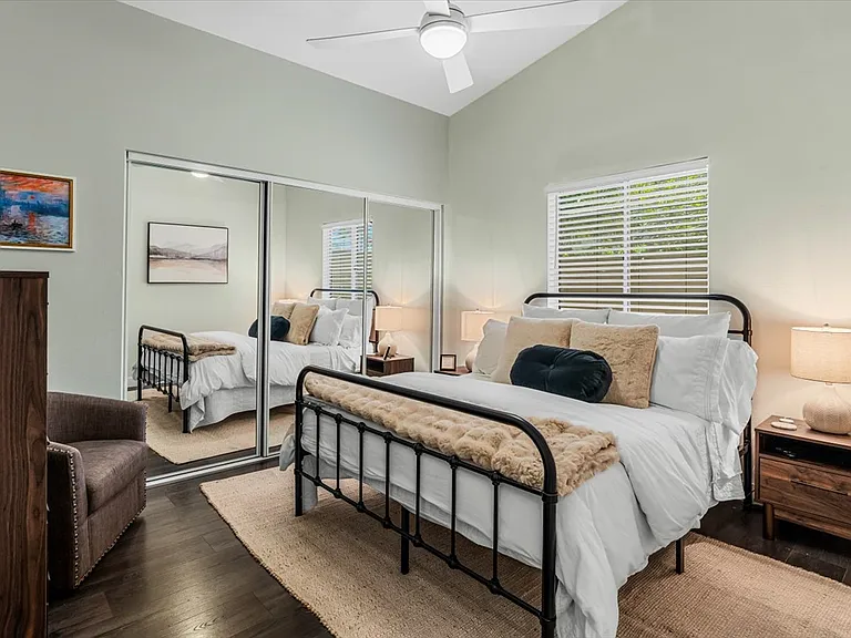4th Bedroom- Queen with TV