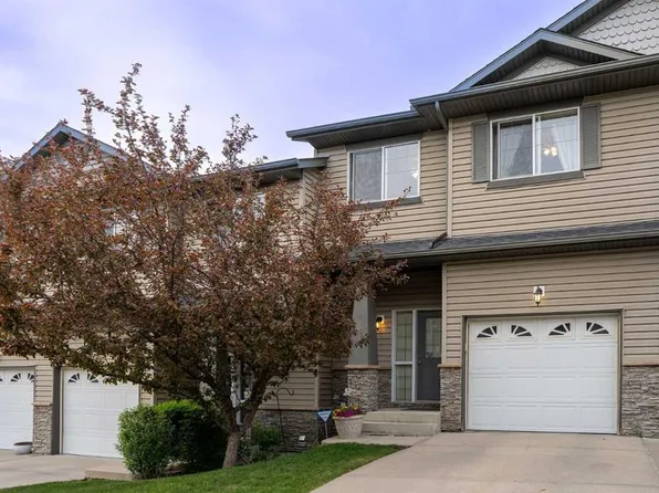 22 Rockyvalley Vlg NW, Calgary, AB T3G 5X3