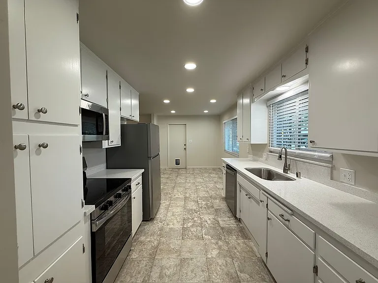 3709 Columbine Dr — Photo 8