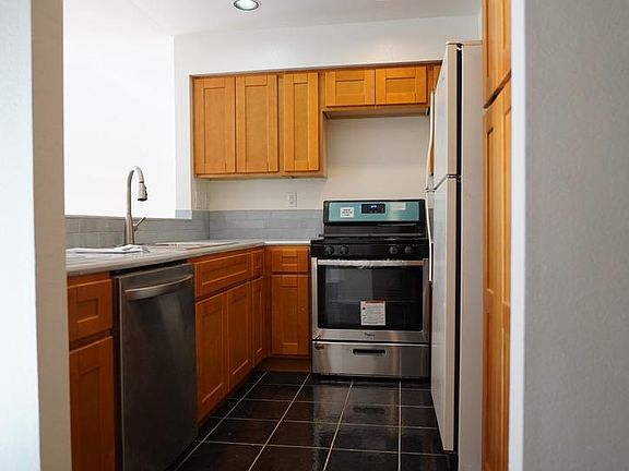4th image of 75 Mirabelli Cir #75