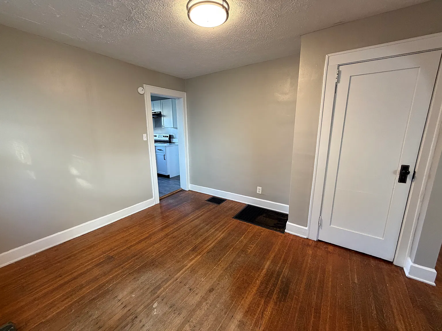 2 bed, 1350 sqft, $1,600 — Photo 4