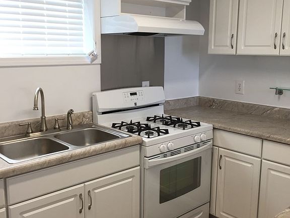 5th image of 1540 NW 39th St APT 8