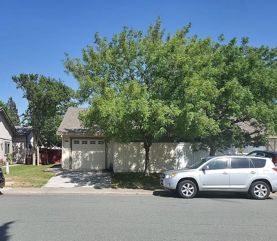 9345 Aizenberg Cir photo 1