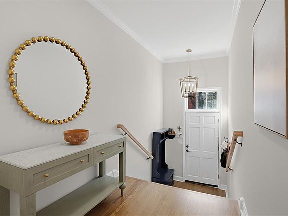 3rd image of 423 Jefferson Cir #423