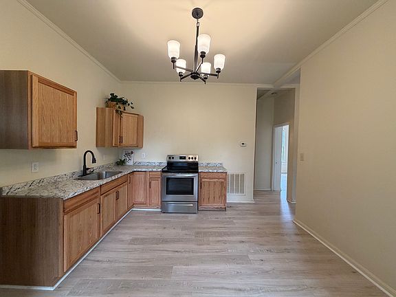 4th image of 343 Community St