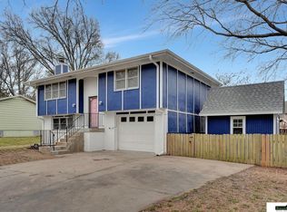 2030 Broadmoore Dr, Lincoln, NE 68506