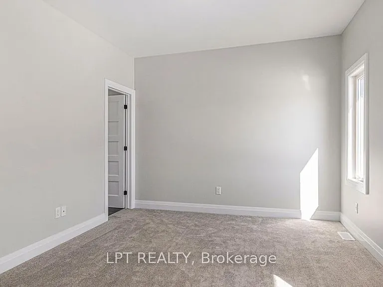 826 Namur St — Photo 10