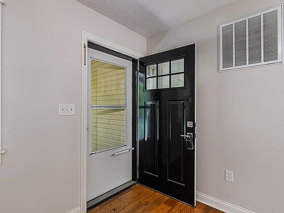 4th image of 566 Lantern Way