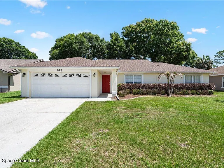 816 Hunters Creek Dr — Photo 2