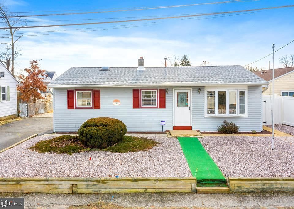 1st image of 753 Francis Dr