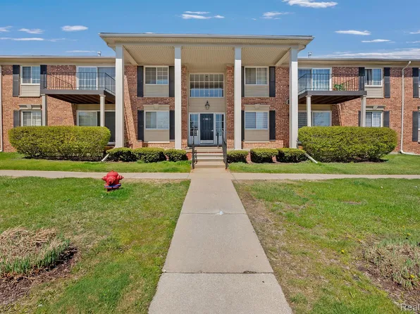 6145 Orchard Lake Rd APT 201, West Bloomfield, MI 48322