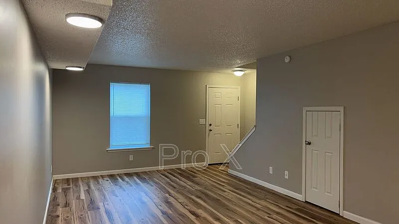 514 N Betty Jo Dr — Photo 4