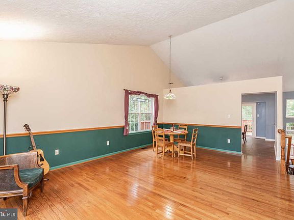 4th image of 119 Foxhound Dr