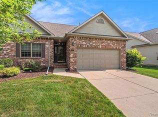 13148 Harbor Landings Dr, Fenton, MI 48430