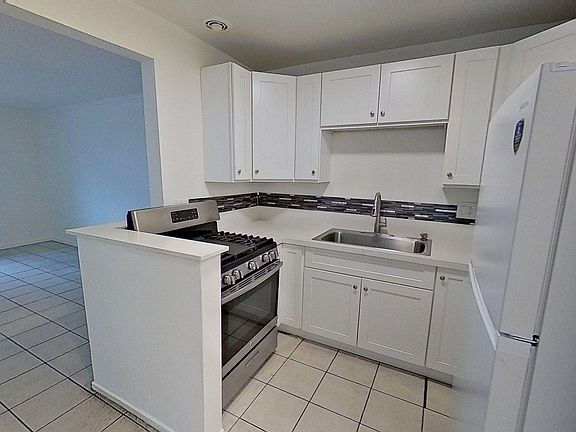 3rd image of 437 W Valencia Dr