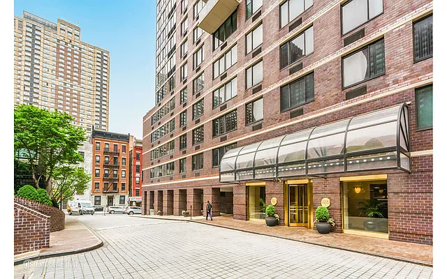 Sold by Douglas Elliman | media 25