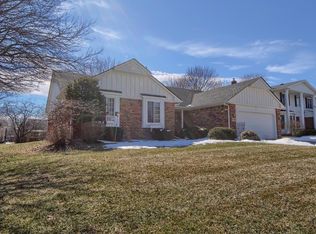 41191 Knightsford Rd, Northville, MI 48168