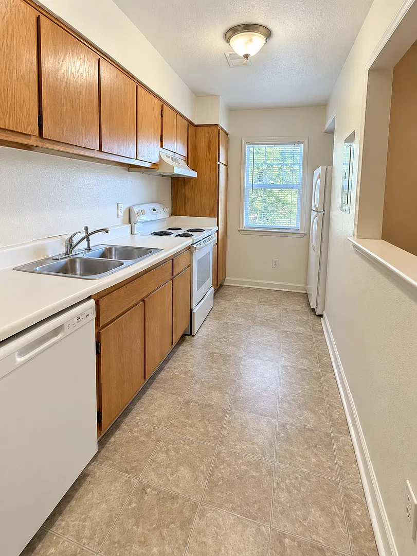 Perfectly sized 2 bedroom 2.5 bath — Photo 2