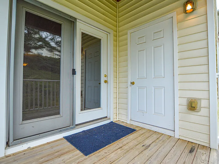 9823 Hyde Glen Ct — Photo 26