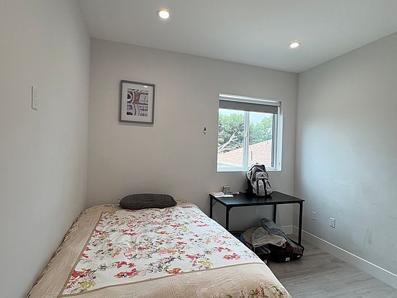 4th image of 1410 W 37th Pl #B2-1