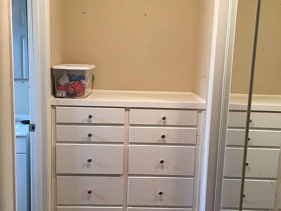 Built-in dresser