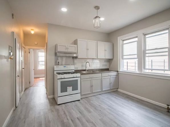 7 Sager Pl APT 2