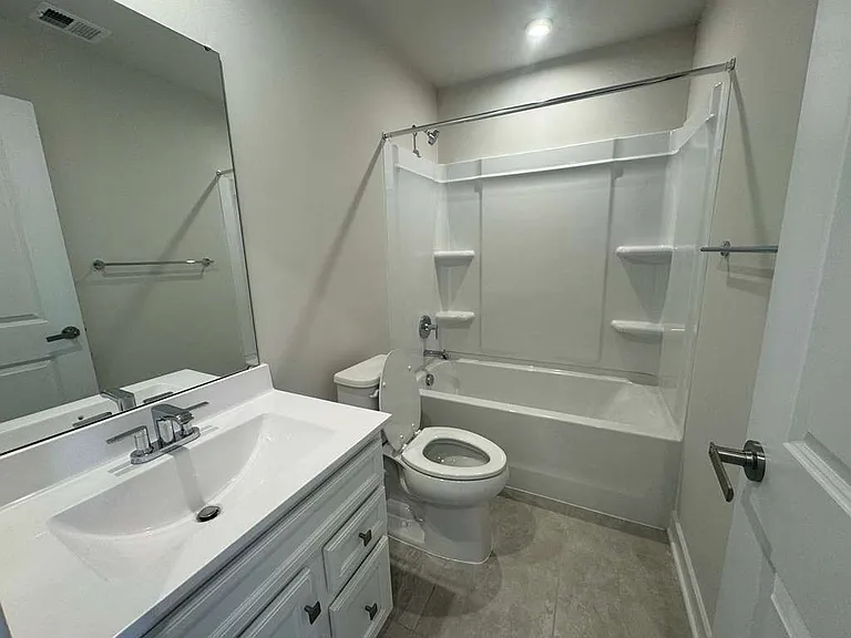 4717 Cloverleigh Dr — Photo 2